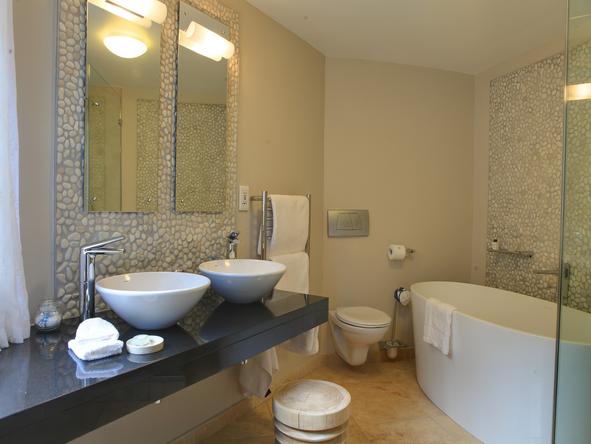 Periwinkle Guest Lodge - Bathroom2